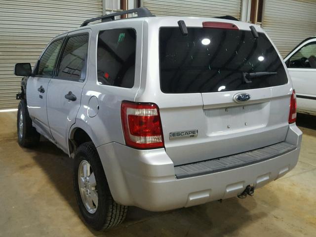 1FMCU03118KD41439 - 2008 FORD ESCAPE XLT SILVER photo 3