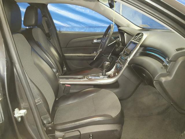 1G11D5RR0DF118956 - 2013 CHEVROLET MALIBU 1LT 灰色 照片 5