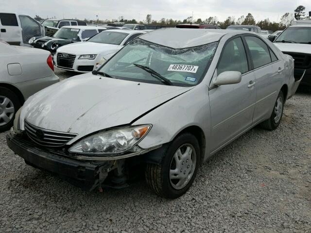 4T1BE32K45U096611 - 2005 TOYOTA CAMRY LE SILVER photo 2