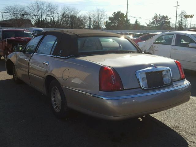 1LNHM81WX1Y607868 - 2001 LINCOLN TOWN CAR E BEIGE photo 3