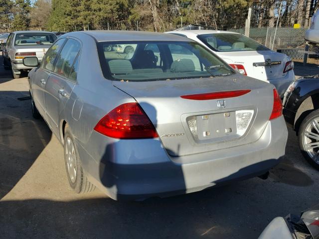 1HGCM56407A096372 - 2007 HONDA ACCORD LX SILVER photo 3