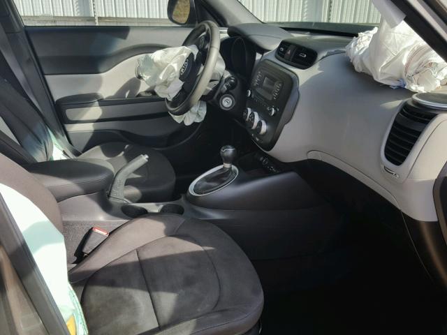 KNDJN2A27F7190977 - 2015 KIA SOUL GRAY photo 5