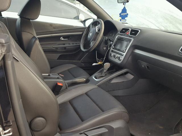 WVWBW8AH0DV008053 - 2013 VOLKSWAGEN EOS KOMFOR შავი ფოტო 5