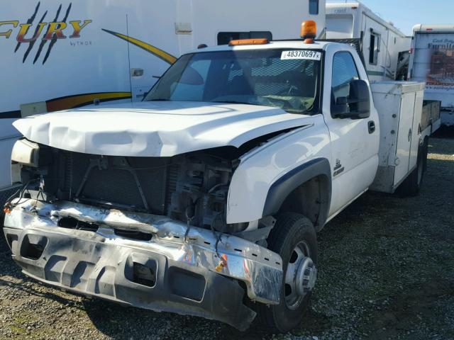 1GBJC34D47E175931 - 2007 CHEVROLET SILVERADO WHITE photo 2