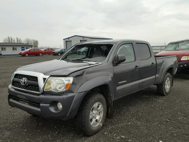 3TMMU4FN3BM037995 - 2011 TOYOTA TACOMA DOU CHARCOAL photo 2