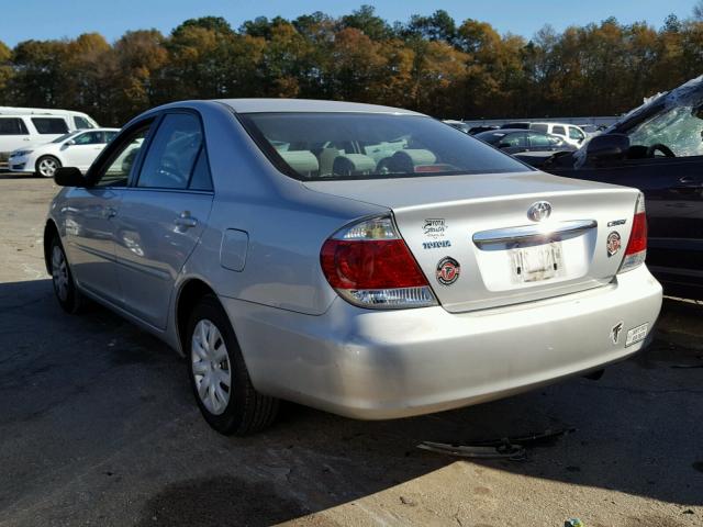 4T1BE32K05U564060 - 2005 TOYOTA CAMRY LE SILVER photo 3