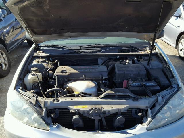 4T1BE32K05U564060 - 2005 TOYOTA CAMRY LE ვერცხლისფერი ფოტო 7