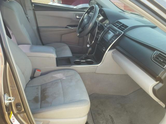 4T1BF1FK7FU969717 - 2015 TOYOTA CAMRY LE 灰色 照片 5