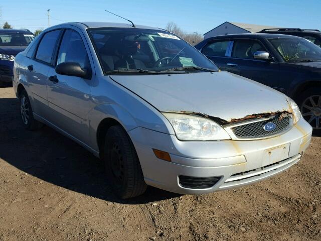 1FAFP34NX6W210260 - 2006 FORD FOCUS ZX4 SILVER photo 1