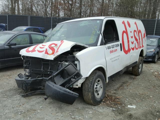 1GCWGFBA9D1102928 - 2013 CHEVROLET EXPRESS G2 WHITE photo 2