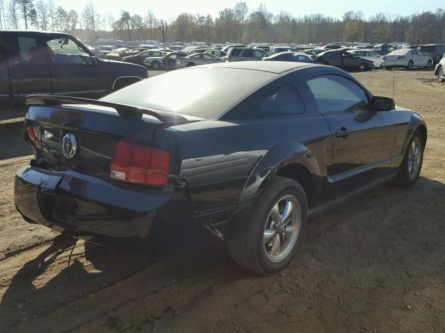 1ZVFT80N055171186 - 2005 FORD MUSTANG BLACK photo 4