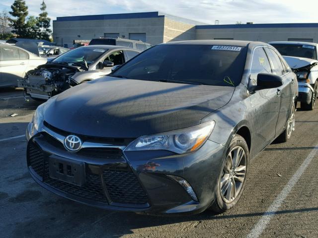 4T1BF1FK6HU739752 - 2017 TOYOTA CAMRY LE ლურჯი ფოტო 2