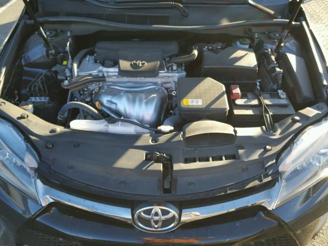 4T1BF1FK6HU739752 - 2017 TOYOTA CAMRY LE ლურჯი ფოტო 7