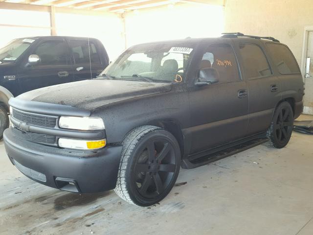 1GNEC13T65R176215 - 2005 CHEVROLET TAHOE C150 BLACK photo 2