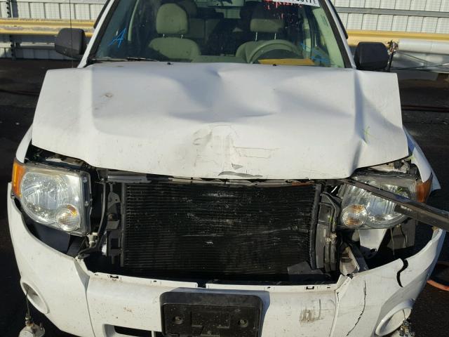 1FMCU93188KE80892 - 2008 FORD ESCAPE XLT WHITE photo 7