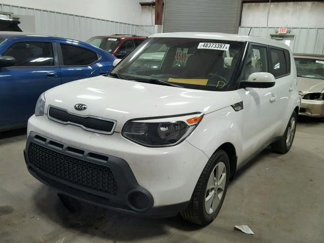 KNDJN2A23E7104868 - 2014 KIA SOUL WHITE photo 2