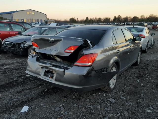 4T1BK36B06U113697 - 2006 TOYOTA AVALON XL GRAY photo 4