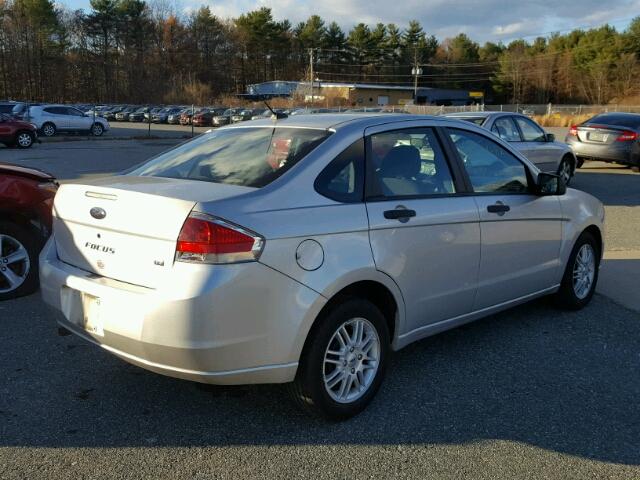 1FAHP35N99W269506 - 2009 FORD FOCUS SE SILVER photo 4