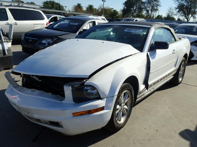 1ZVHT84N085188125 - 2008 FORD MUSTANG WHITE photo 2