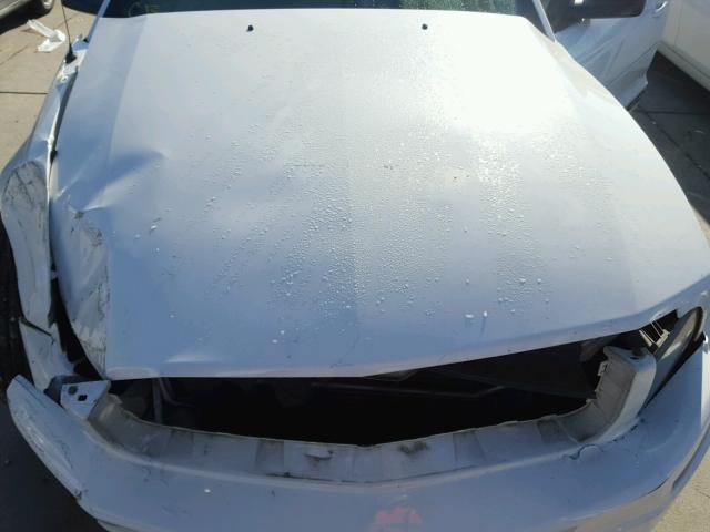 1ZVHT84N085188125 - 2008 FORD MUSTANG WHITE photo 7