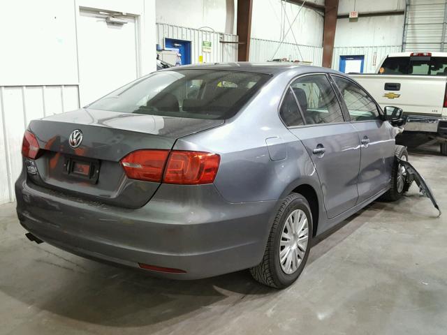 3VW2K7AJXEM445253 - 2014 VOLKSWAGEN JETTA BASE CHARCOAL photo 4