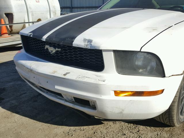 1ZVFT80N365243998 - 2006 FORD MUSTANG WHITE photo 9