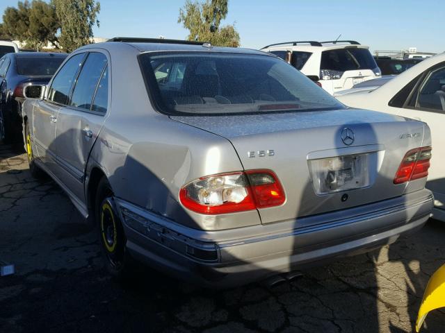 WDBJF70J62B428441 - 2002 MERCEDES-BENZ E 430 SILVER photo 3