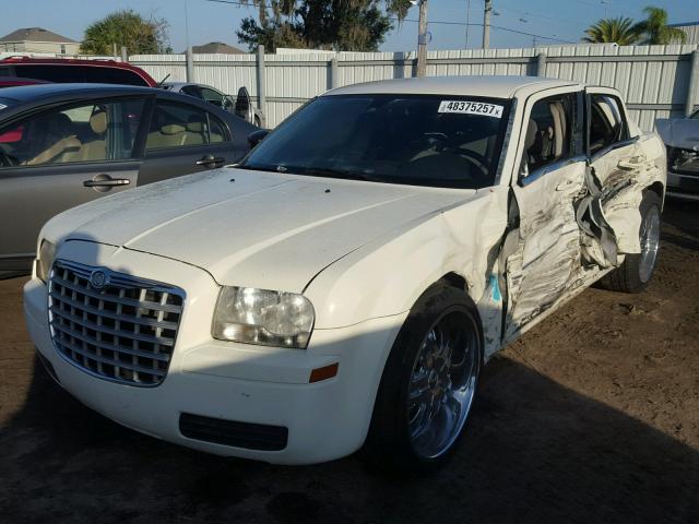 2C3KA43R27H731756 - 2007 CHRYSLER 300 WHITE photo 2