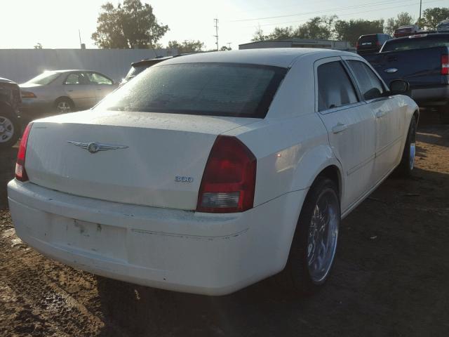 2C3KA43R27H731756 - 2007 CHRYSLER 300 WHITE photo 4