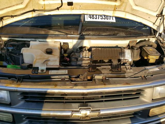 1GAHG39R321104764 - 2002 CHEVROLET EXPRESS G3 WHITE photo 7