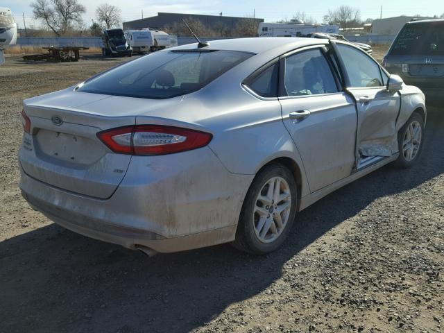 3FA6P0H72GR405204 - 2016 FORD FUSION SE WHITE photo 4