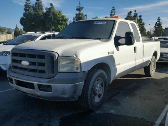 1FTSX20P85EB08289 - 2005 FORD F250 SUPER WHITE photo 2