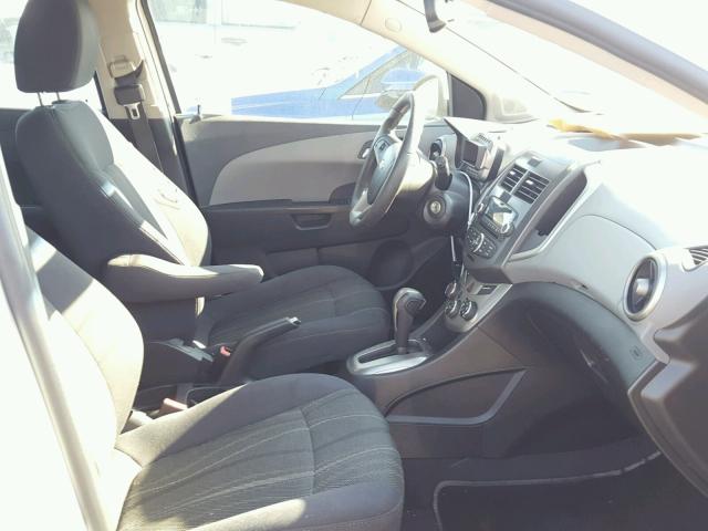 1G1JC6SG1D4114198 - 2013 CHEVROLET SONIC LT 白色 照片 5