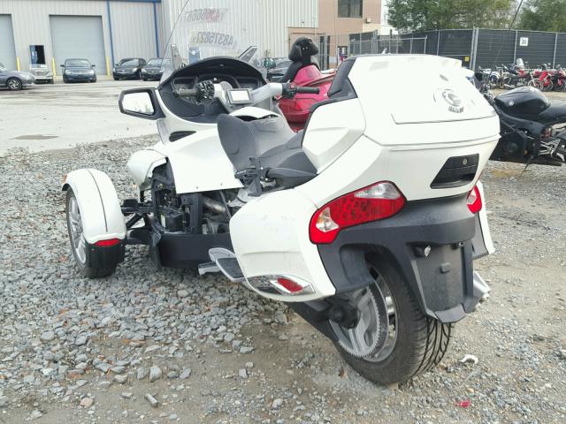 2BXJBDC11BV001572 - 2011 CAN-AM SPYDER ROA WHITE photo 3