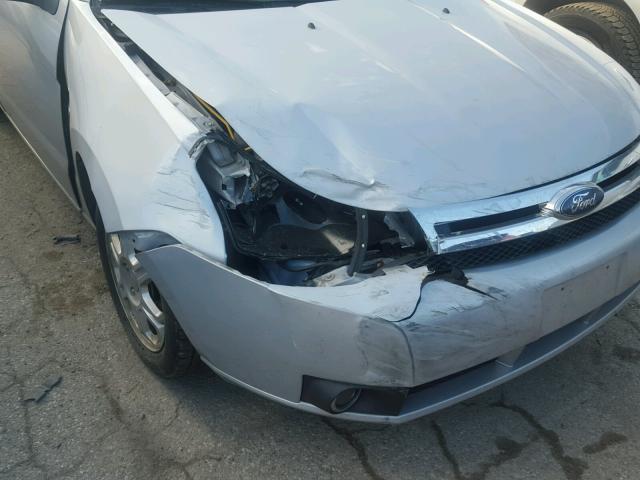 1FAHP35N28W116318 - 2008 FORD FOCUS SE SILVER photo 9