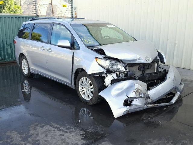 5TDYK3DC9FS689397 - 2015 TOYOTA SIENNA XLE SILVER photo 1