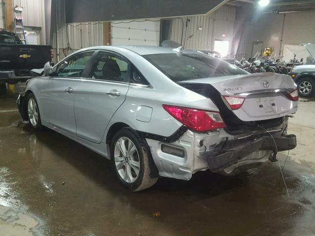 5NPEC4AC0BH000261 - 2011 HYUNDAI SONATA SE SILVER photo 3