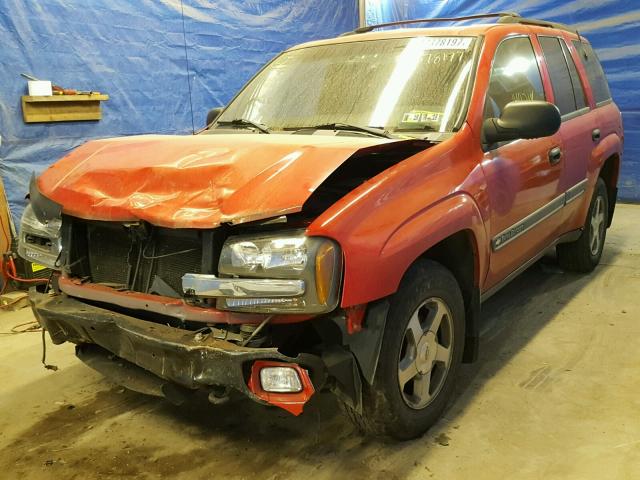 1GNDT13S822156281 - 2002 CHEVROLET TRAILBLAZE RED photo 2