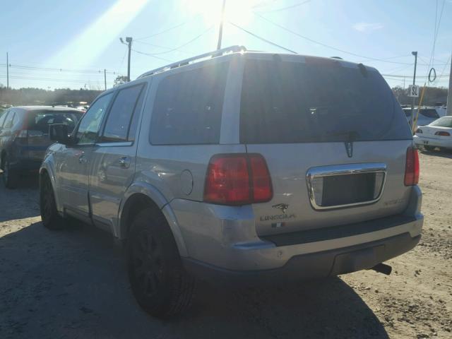 5LMFU28R13LJ01850 - 2003 LINCOLN NAVIGATOR SILVER photo 3