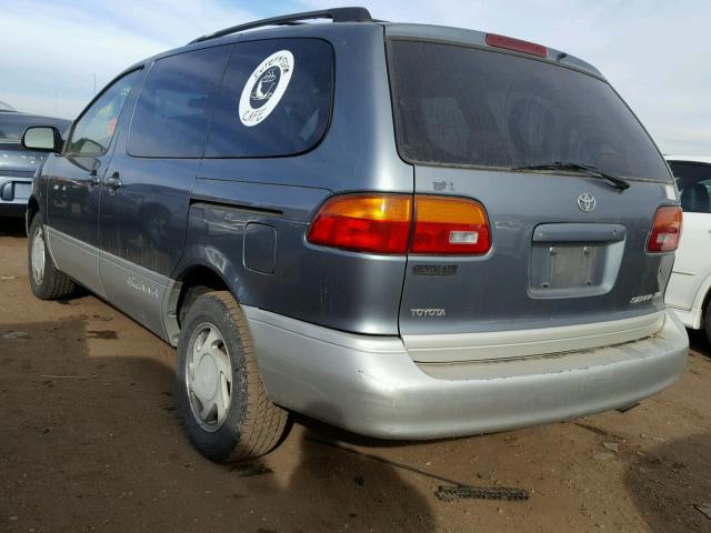 4T3ZF13C3XU110399 - 1999 TOYOTA SIENNA LE GRAY photo 3