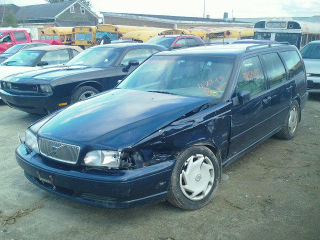 YV1LW5575W3485722 - 1998 VOLVO V70 BLUE photo 2