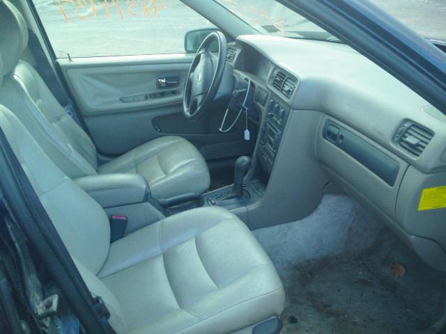 YV1LW5575W3485722 - 1998 VOLVO V70 BLUE photo 5