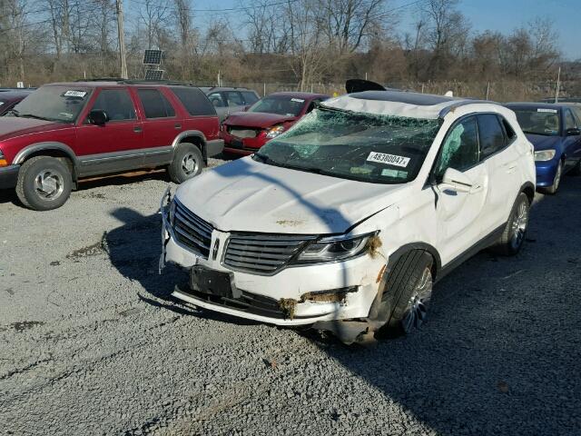 5LMCJ3D98HUL01861 - 2017 LINCOLN MKC RESERV WHITE photo 2