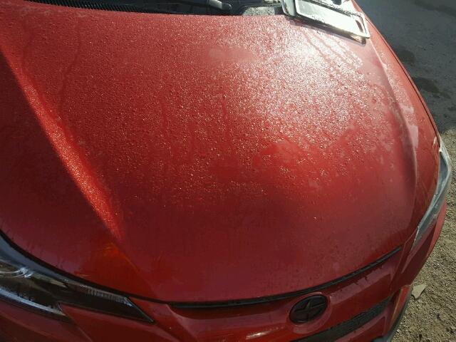 JTKJF5C74GJ025666 - 2016 TOYOTA SCION TC 红色 照片 7
