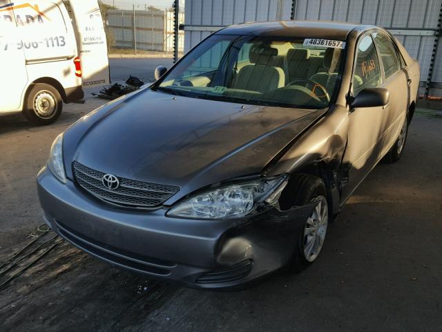 4T1BF32K54U583716 - 2004 TOYOTA CAMRY LE 灰色 照片 2
