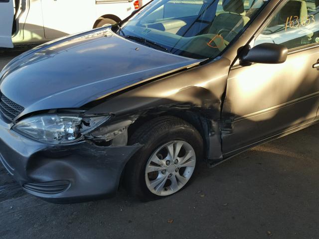 4T1BF32K54U583716 - 2004 TOYOTA CAMRY LE 灰色 照片 9