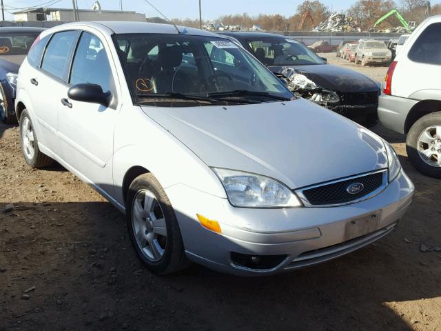 3FAHP37N95R118594 - 2005 FORD FOCUS ZX5 SILVER photo 1