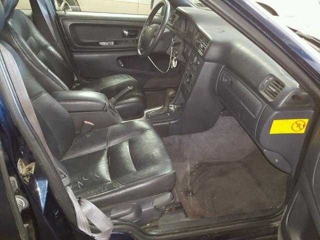 YV1LS557XW3511467 - 1998 VOLVO S70 BLUE photo 5