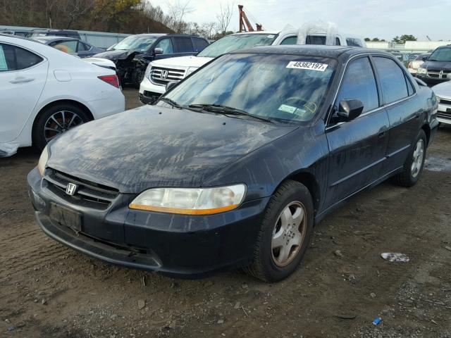 1HGCG1654YA047573 - 2000 HONDA ACCORD EX BLACK photo 2