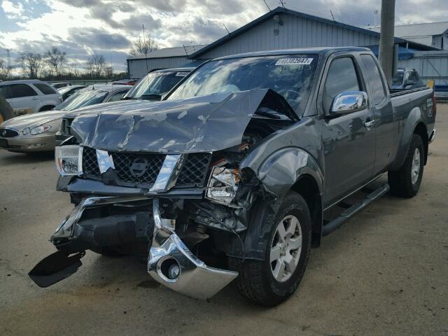 1N6AD06W25C427946 - 2005 NISSAN FRONTIER K GRAY photo 2